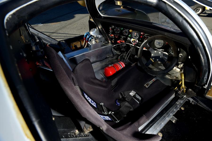 Интерьер Porsche 956 C Coupe 1982 года  (фото 54 из 81)